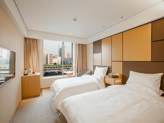 Rwanda hotels: a room at 2000 Hotel Downtown Kigali