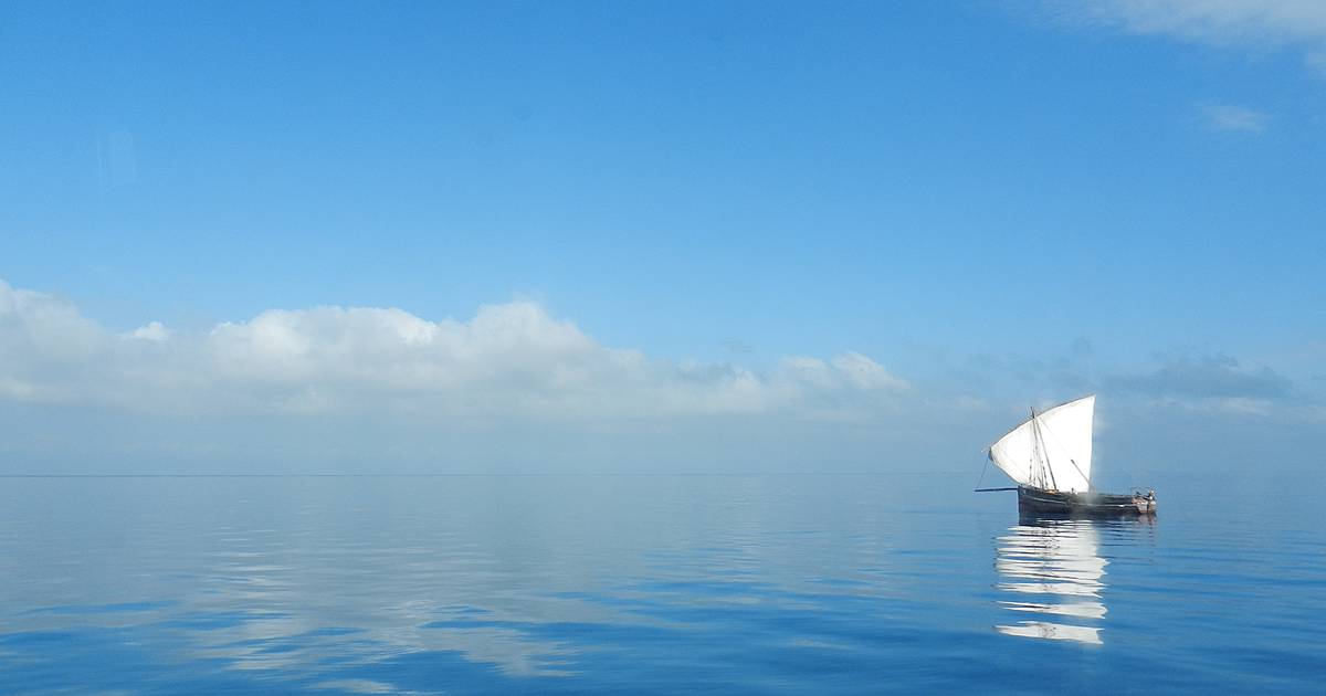 A dhow in the Indian Ocean, Kilwa Masoko