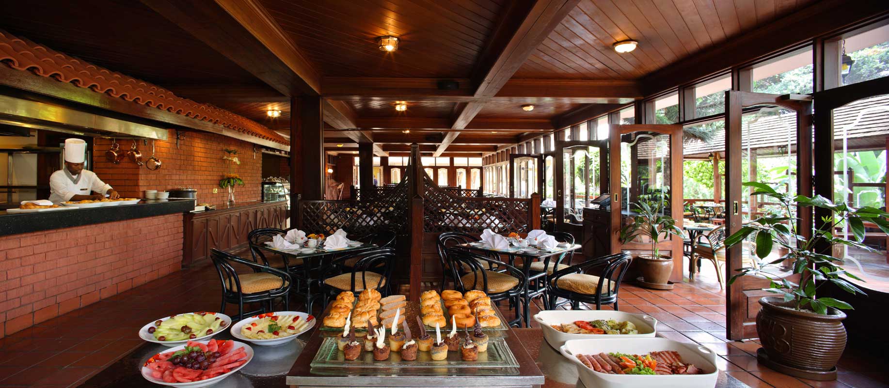 Nairobi Hotels: Flame Tree Restaurant, Sarova Panafric