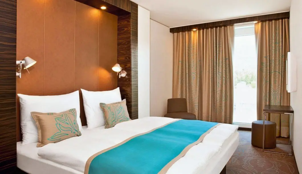 A room at Motel One Berlin-Hauptbahnhof