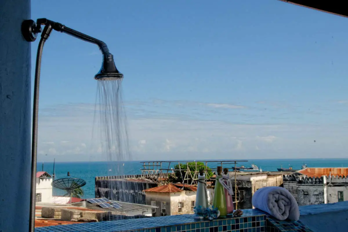 Outdoor bathroom at the Zanzibar Palace Hotel