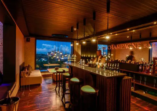 Sarabi rooftop restaurant photos: the bar