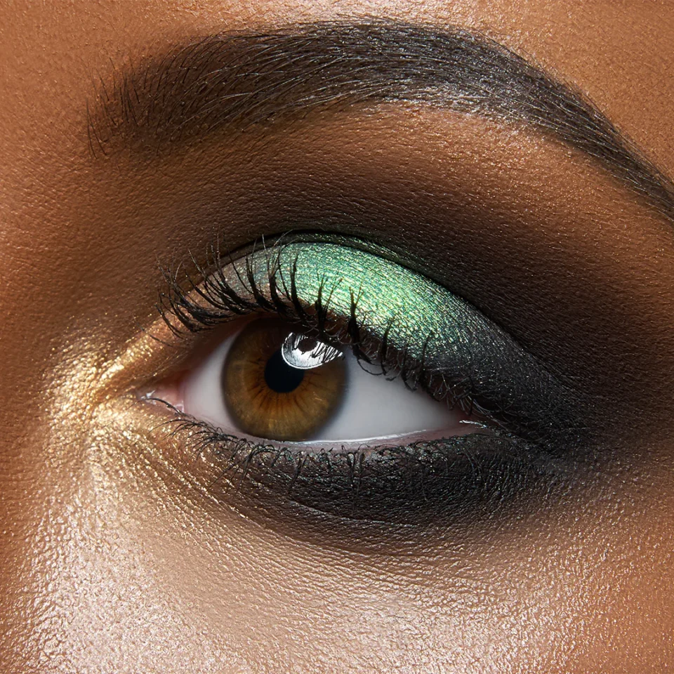 Best Colours for Dark Skin #1: Earthy Tone eyeshadow